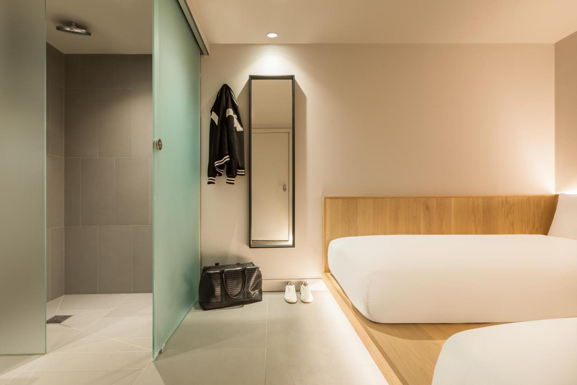 Zedwell Underground Hotel Tottenham Court Rd London Room photo